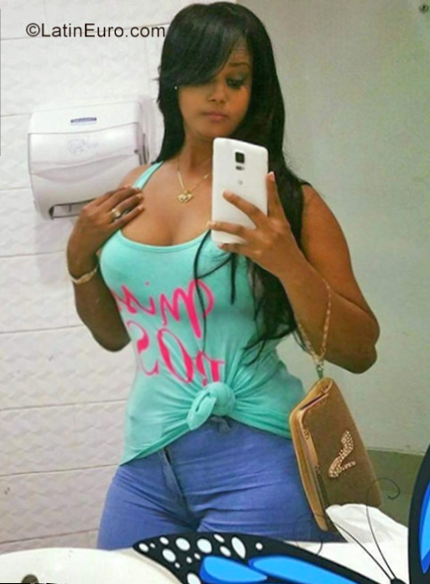 Date this young Dominican Republic girl Minerva from Santo Domingo DO30418