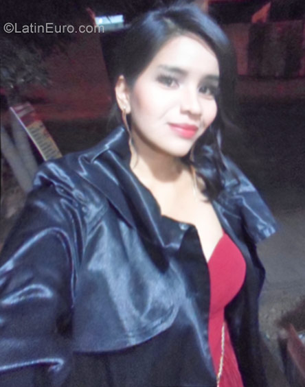 Date this gorgeous Peru girl Mayte from Lima PE1136