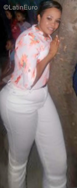 Date this gorgeous Dominican Republic girl Demeris from Santiago DO30431