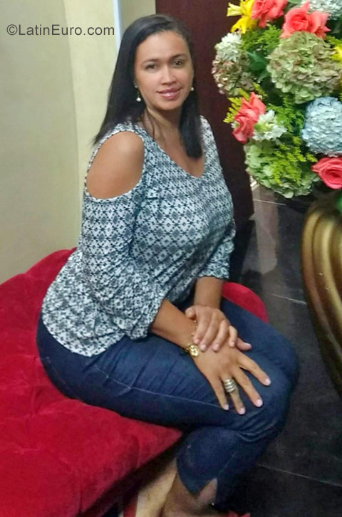 Date this young Colombia girl Martha from Santa Marta CO22459