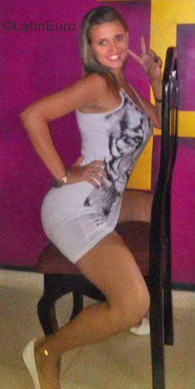 Date this nice looking Cuba girl Yanet Quintino from Bayamo CU131