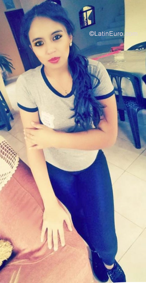 Date this attractive Ecuador girl Jessy from Azogues EC213