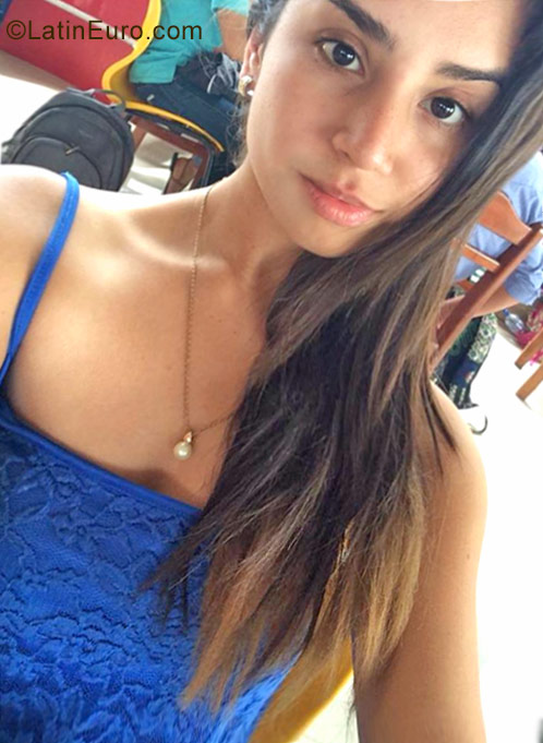 Date this pretty Ecuador girl Fernanda from Guayaquil EC217