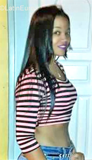 Date this attractive Dominican Republic girl Evanely from Mao DO30541