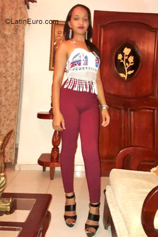 Date this hard body Dominican Republic girl Eliza from Higuey DO30578
