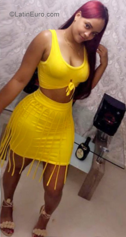 Date this good-looking Dominican Republic girl Leslie from Santo Domingo DO30590