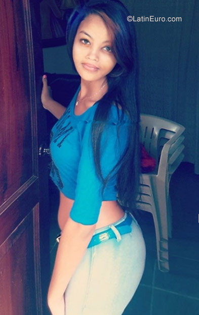 Date this nice looking Dominican Republic girl Lisa from Santiago DO30625