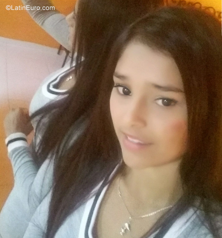 Date this georgeous Colombia girl Liseth from SANTA ROSA DE CABAL CO22682