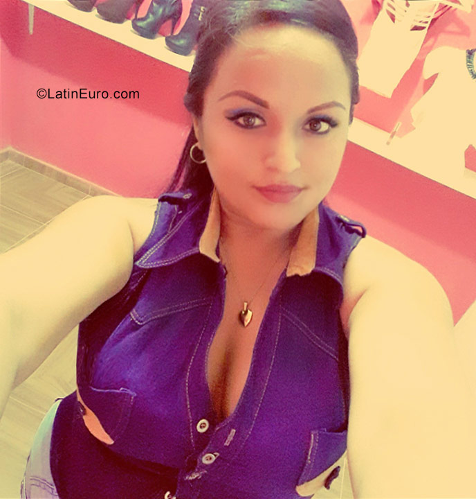 Date this lovely Peru girl Fiorela from Chiclayo PE1155