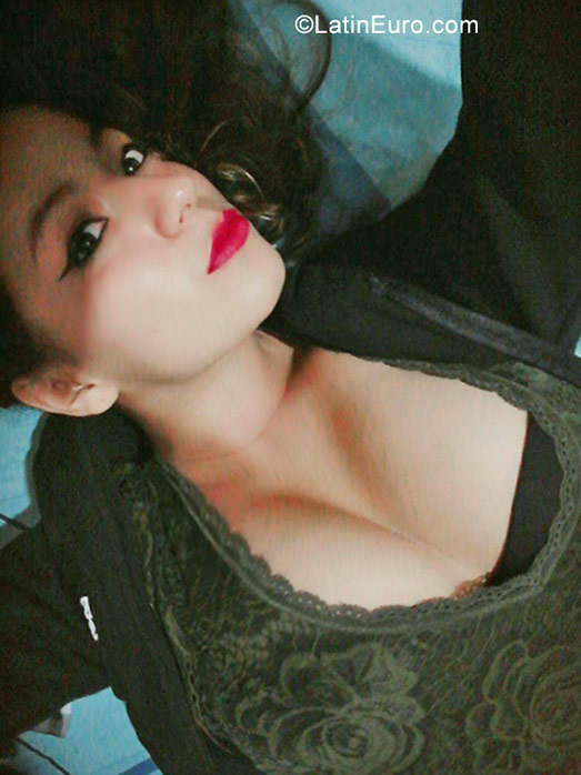 Date this hot Peru girl Fer from Lima PE1161