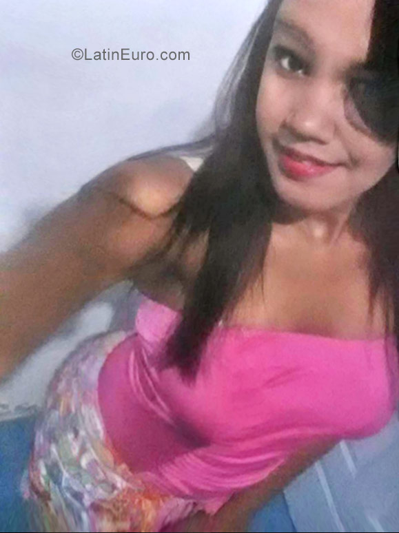 Date this gorgeous Dominican Republic girl Yamilka from Santiago DO30700