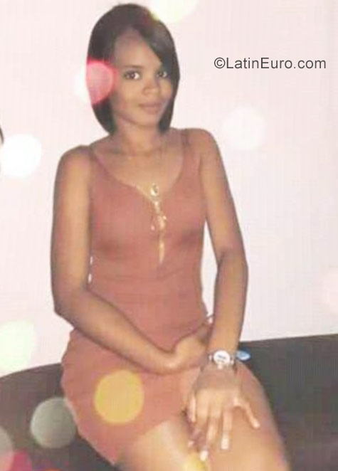 Date this sultry Dominican Republic girl Ani from Santo Domingo DO30704