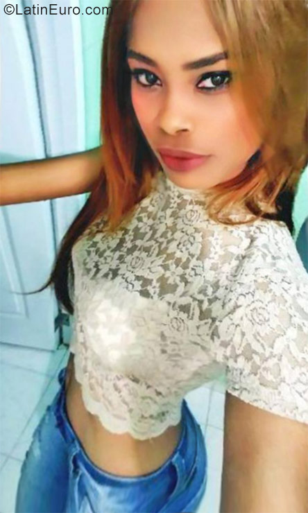 Date this nice looking Dominican Republic girl Rosa from Santo Domingo DO30734