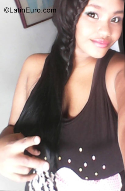 Date this beautiful Colombia girl Maryi from Cali CO22755