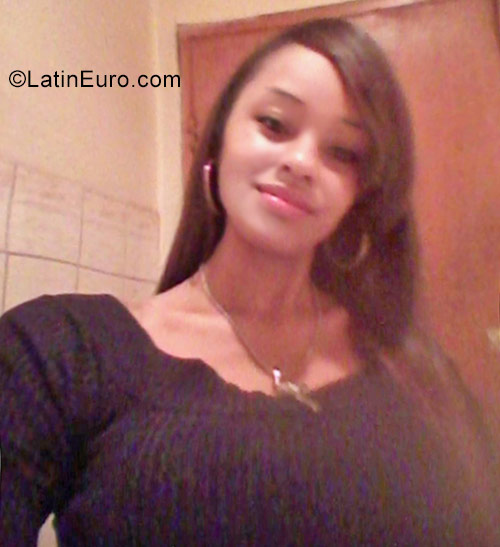 Date this tall Colombia girl Loren from Buenaventura CO22785