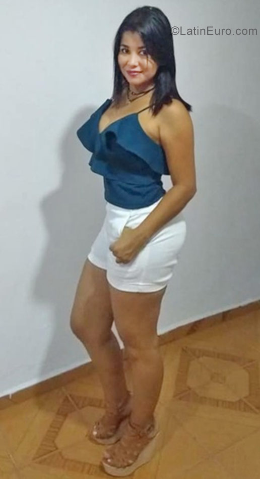 Date this young Colombia girl Maria from Barranquilla CO22855