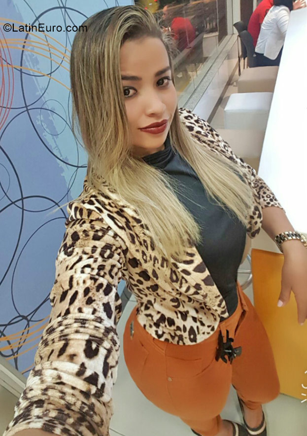 Date this delightful Brazil girl Luane from Joinville BR10376