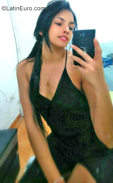 Date this delightful Colombia girl Yeimi from Barranquilla CO22880