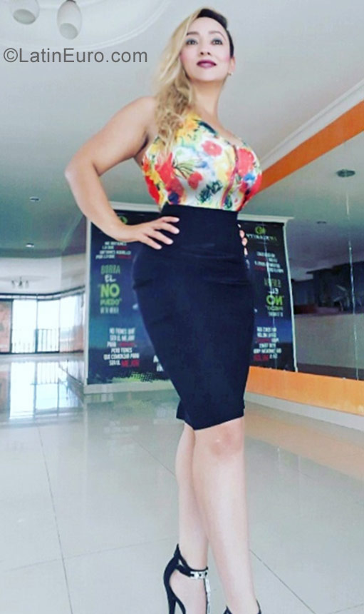Date this pretty Colombia girl Adriana from Pereira CO22887