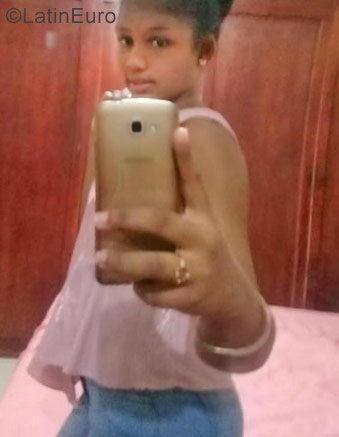 Date this lovely Dominican Republic girl Wilka from Santo Domingo DO30903