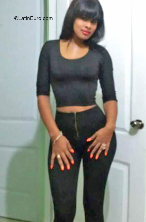Date this stunning Dominican Republic girl Ana from Santo Domingo DO30905