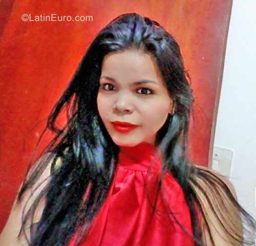 Date this voluptuous Colombia girl Adriana from Riohacha CO22898
