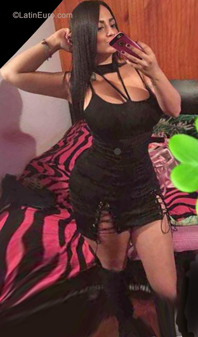 Date this charming Colombia girl Diana from Manizales CO22901
