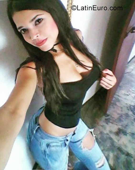 Date this young Venezuela girl Maria from Valencia VE1201