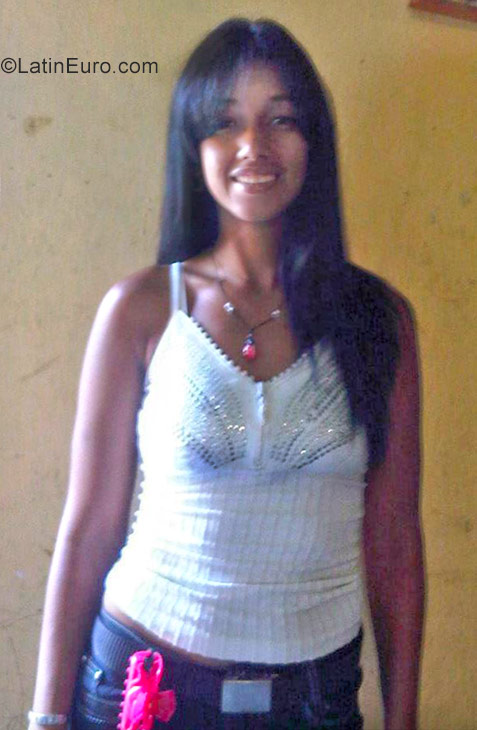 Date this beautiful Venezuela girl Karilena from Valencia VE1203