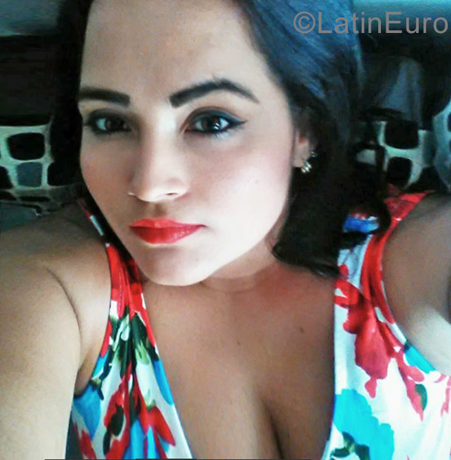 Date this lovely Colombia girl Johana from Bucaramanga CO22954