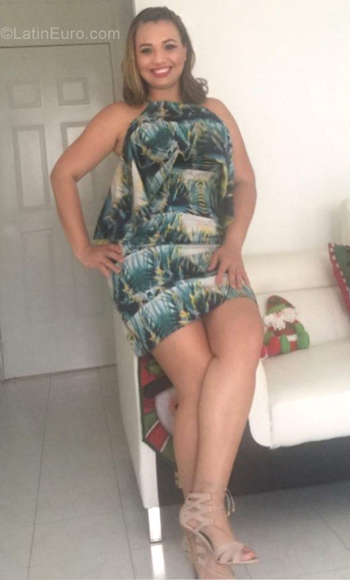 Date this nice looking Colombia girl Johanna from Monteria CO22966