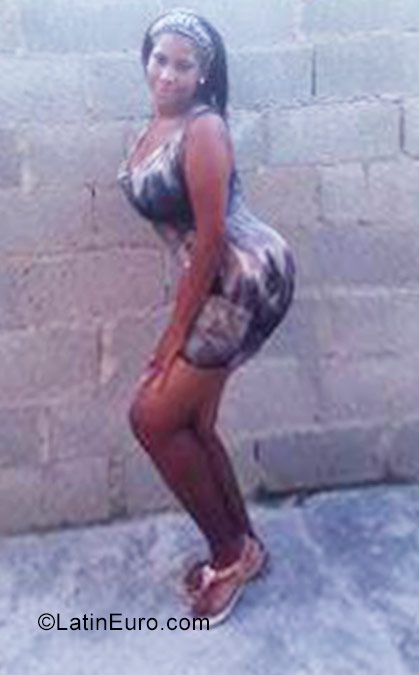 Date this sensual Dominican Republic girl Leandra parra from Santo Dominica DO31058