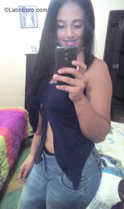 Date this foxy Colombia girl Yuliana from Medellin CO23036