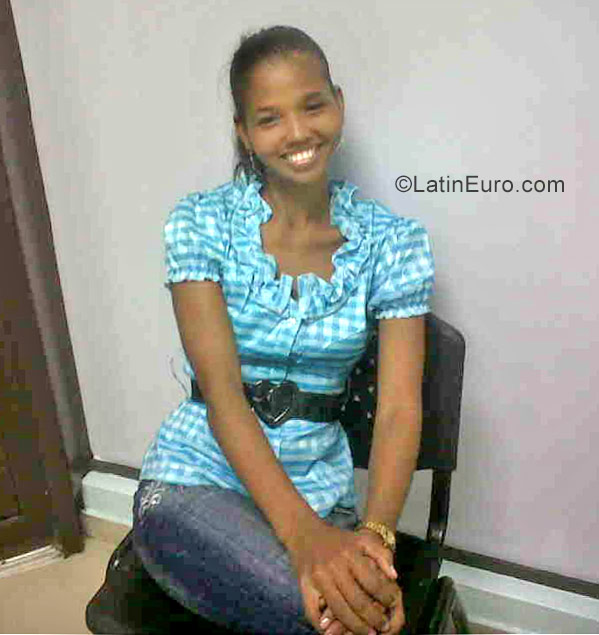 Date this good-looking Dominican Republic girl Joselin from Santo Domingo DO31075