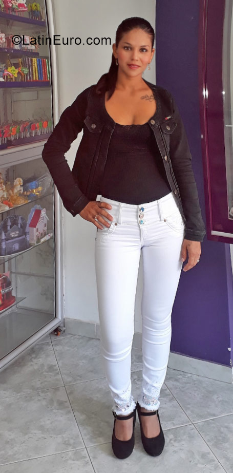 Date this lovely Colombia girl Nanis from Bogota CO23050