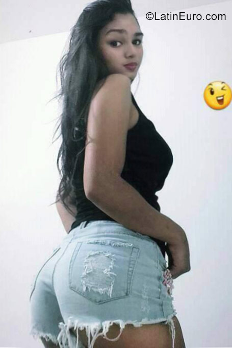 Date this athletic Colombia girl Kateine from Medellin CO23055