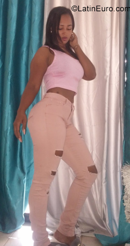 Date this young Dominican Republic girl Dahiana from Santo Domingo DO31113