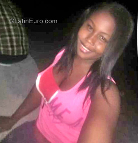 Date this cute Colombia girl Vanesa from Buenaventura CO23079