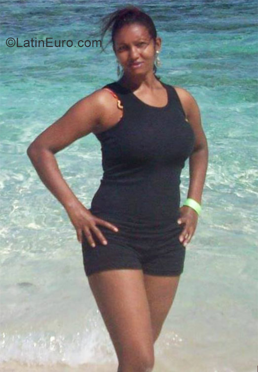 Date this lovely Dominican Republic girl Yudale from Santiago DO31139