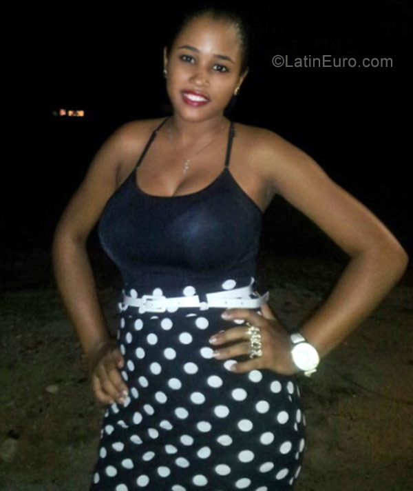 Date this good-looking Dominican Republic girl Anyelina from Santo Domingo DO31157