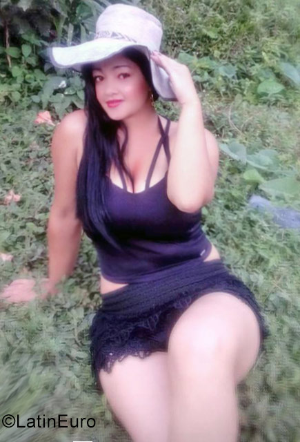 Date this stunning Colombia girl Maria from Bogota CO23107