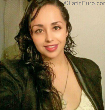 Date this nice looking Colombia girl Angel from Bogota CO23111