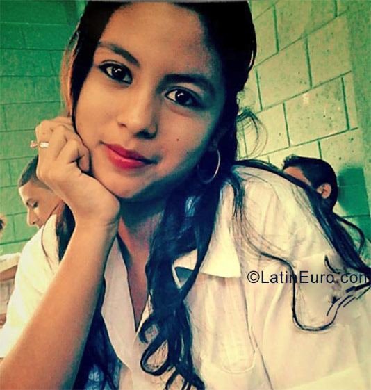 Date this delightful Honduras girl Yarielia from La Lima HN2422