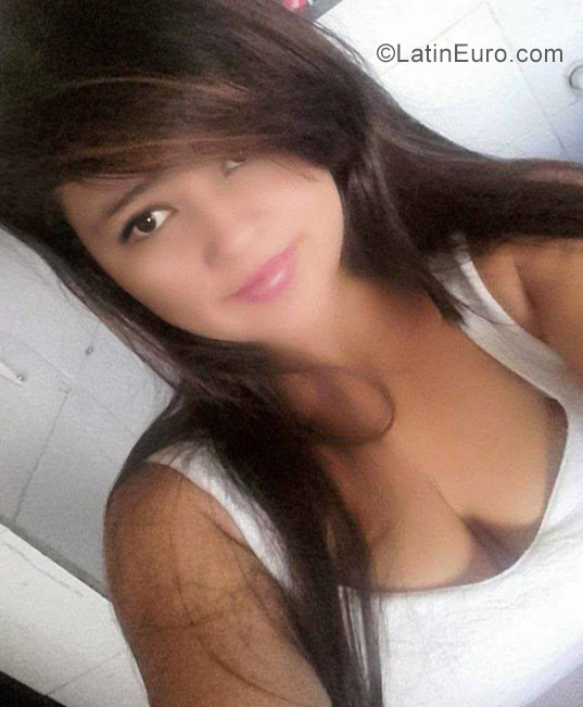 Date this foxy Colombia girl Maria from Ibaque CO23119
