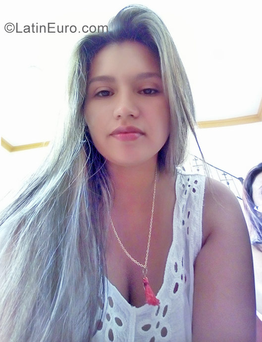 Date this foxy Colombia girl Valentina from Bogota CO23129