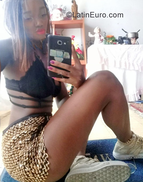 Date this hard body Colombia girl Morelia from Tulua CO23143