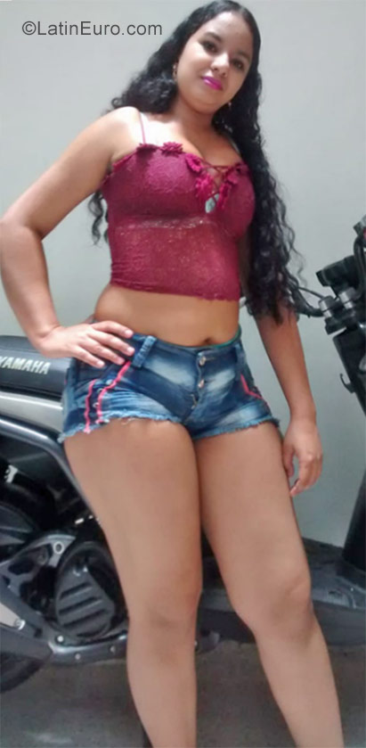 Date this young Colombia girl Lorena from Medellin CO23153