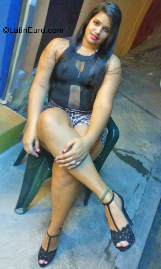 Date this charming Dominican Republic girl Susan from Santo Domingo DO31308
