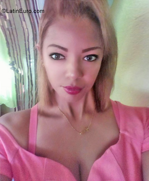 Date this sultry Dominican Republic girl Luz from Santo Domingo DO31343