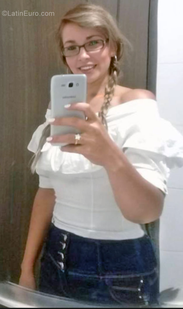 Date this funny Colombia girl Ana from Bucaramanga CO23236